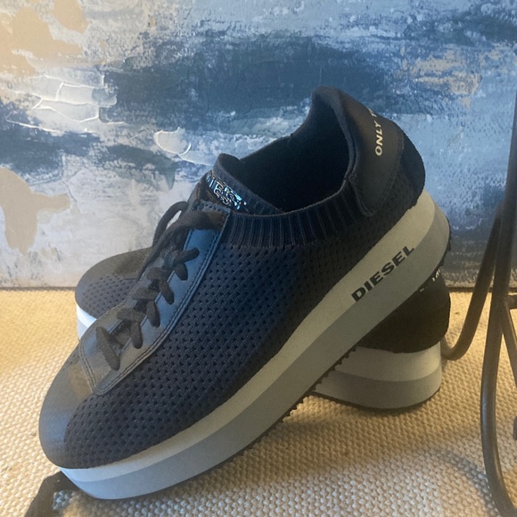 NWOT Diesel  Women’s Black  : White/ Gray Mesh Sneakers US Size 9 - Picture 1 of 9